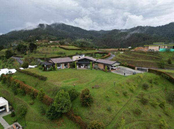 Fachada de la casa campestre